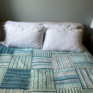 Pottery Barn Handcrafted Patchwork Quilt 100% cotton reversible Queen Size.